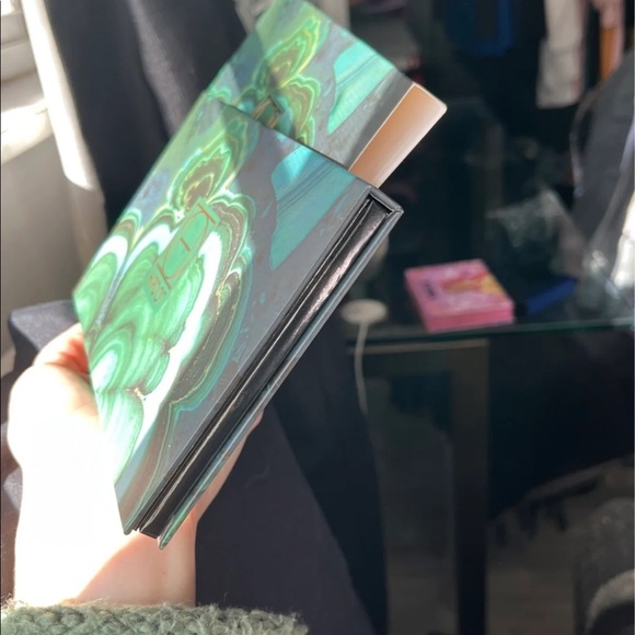 Eyeshadow pallet - Picture 4 of 5